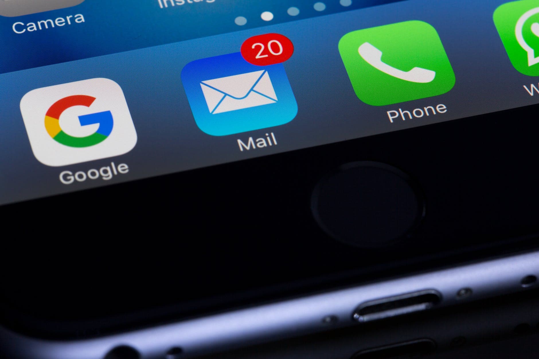 French Email Sign-Offs: Cordialement & 10 Professional Closings Explained